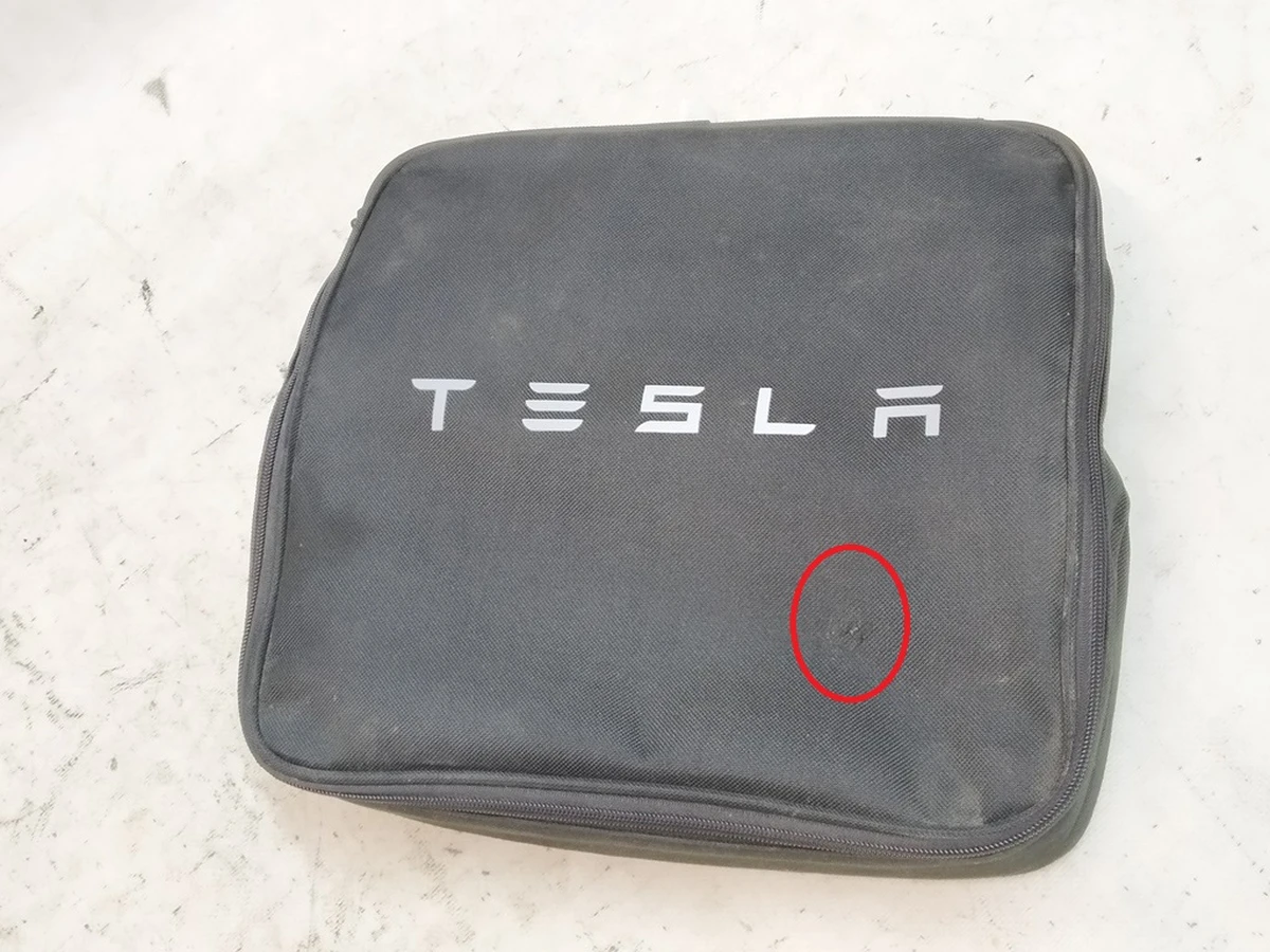 Storage bag - mobile connector  TESLA (scratch) Tesla all models 1126118-00-B