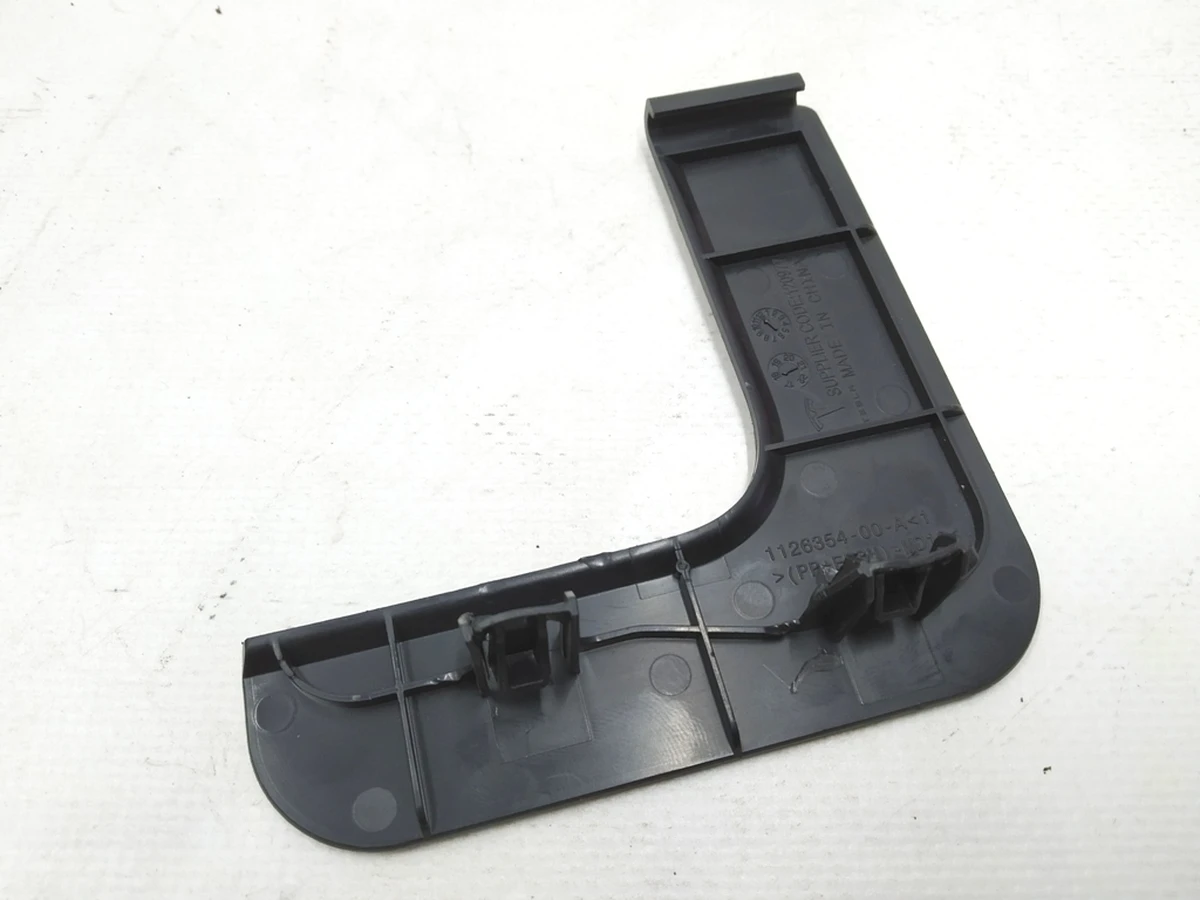 19 Накладка-крепление обшивки спинки сиденья 2-го ряда Tesla model 3 1126354-00-A