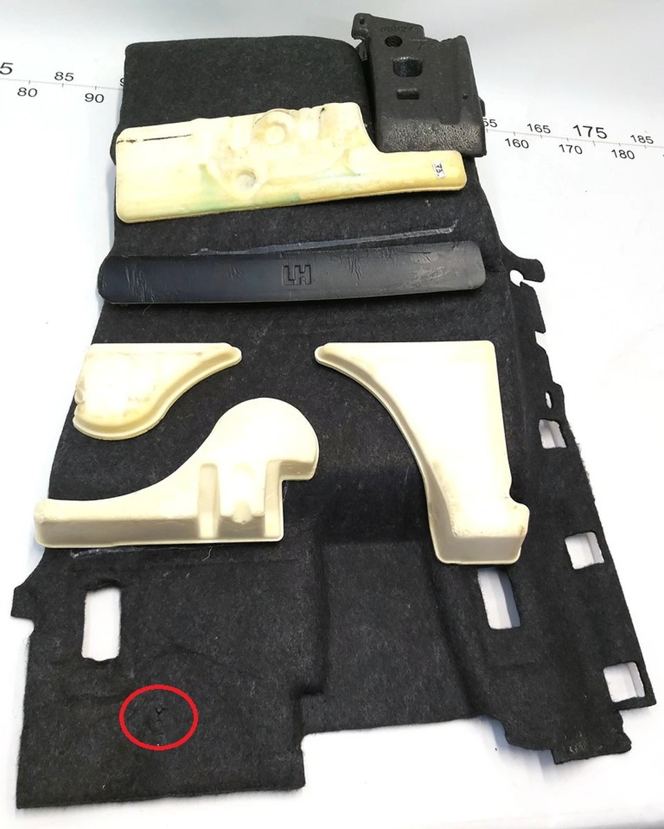 1 Ковровое покрытие салона переднее левое в сборе с повреждением Tesla Model 3 1127267-00-G