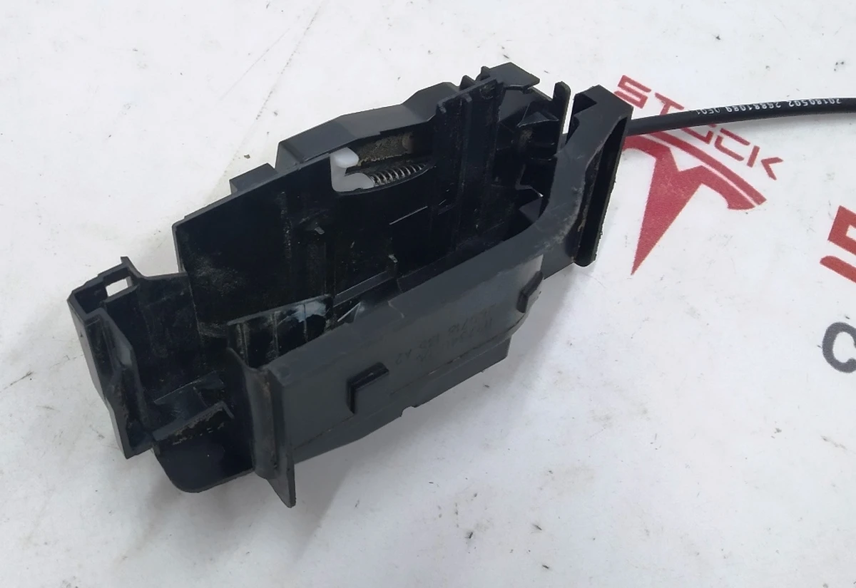 3 Корпус замка двери задней правой в сборе с тросиком Tesla model X 1127340-00-C