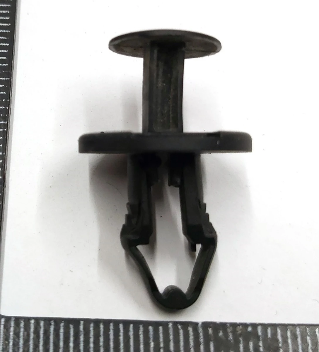 PUSH PULL RIVET,8MM,5-7 GRP,NYLON,BLK Tesla model model 3, model Y 1128034-00-B