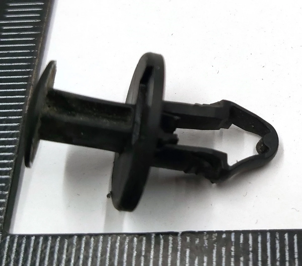 PUSH PULL RIVET,8MM,5-7 GRP,NYLON,BLK Tesla model model 3, model Y 1128034-00-B PUSH PULL RIVET,8MM,5-7 GRP,NYLON,BLK Tesla model model 3, model Y 1128034-00-B