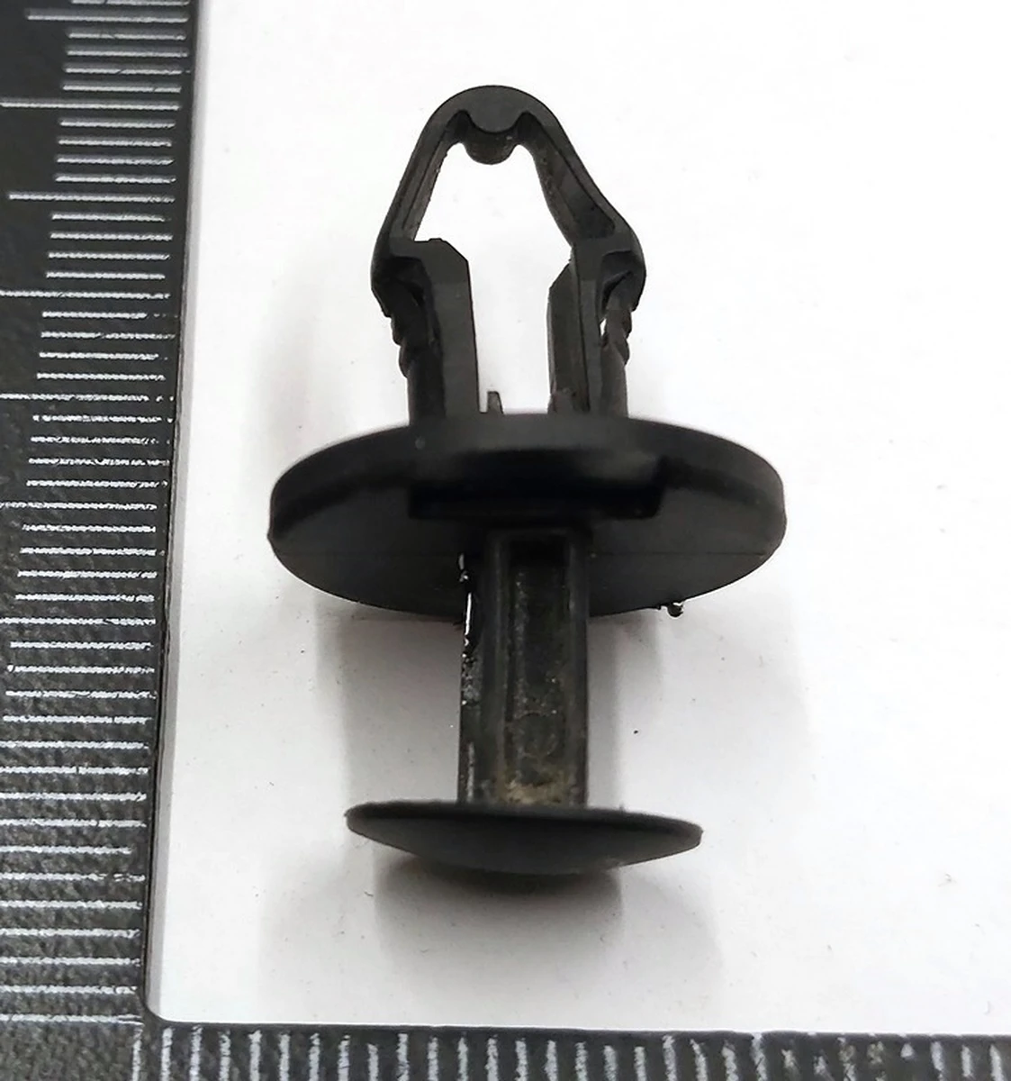 PUSH PULL RIVET,8MM,5-7 GRP,NYLON,BLK Tesla model model 3, model Y 1128034-00-B