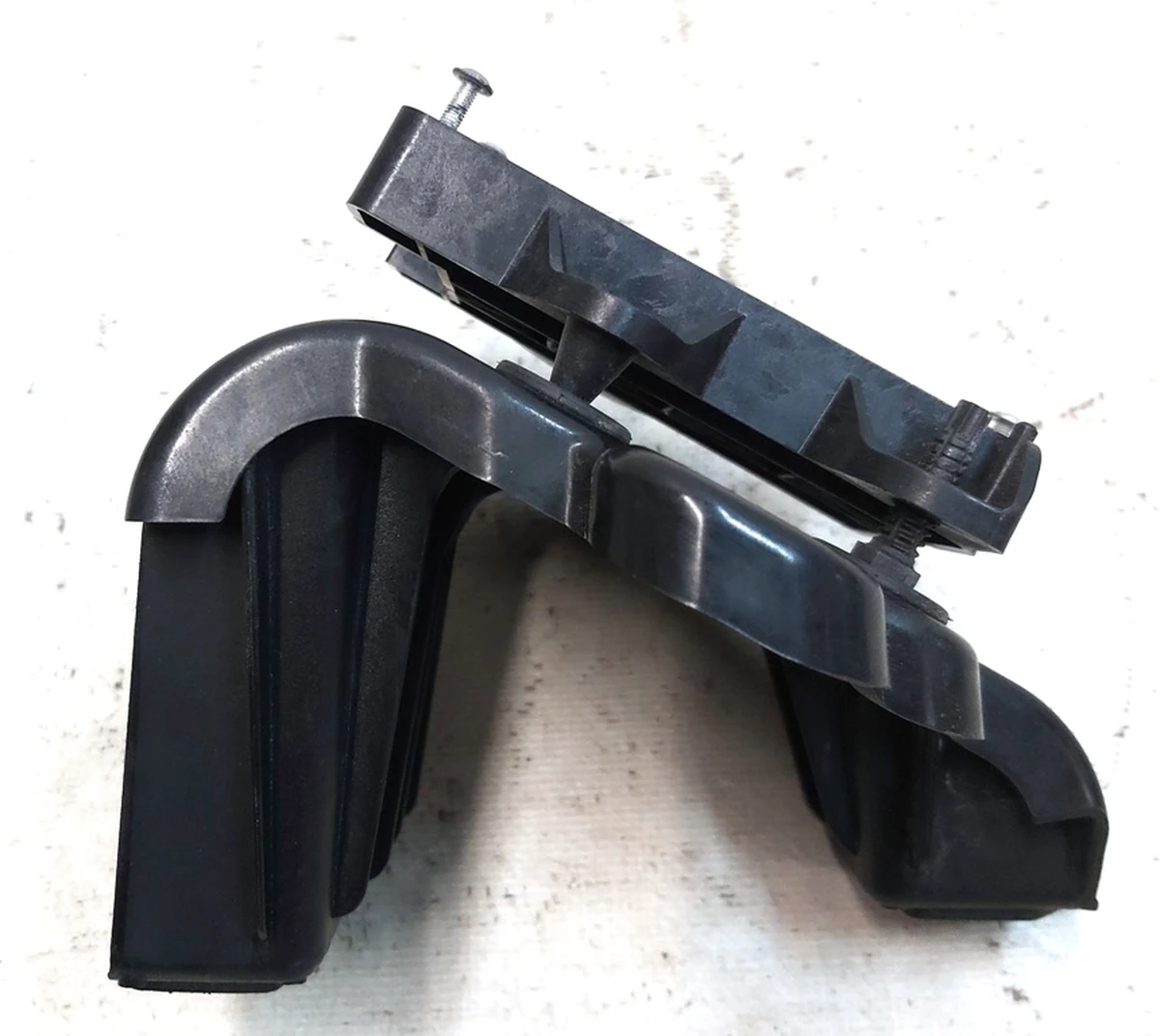 7 Кронштейн радара автопілота АП2.5 з нижньою кришкою Tesla model X 1128429-00-D