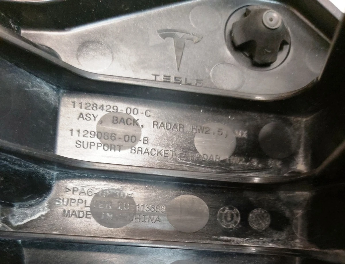 7 Кронштейн радара автопілота АП2.5 з нижньою кришкою Tesla model X 1128429-00-D