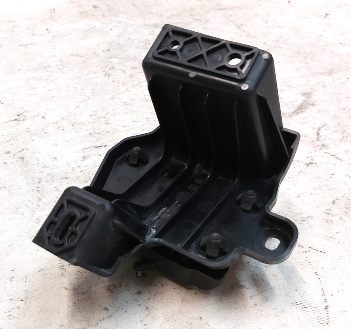 7 Кронштейн радара автопілота АП2.5 з нижньою кришкою Tesla model X 1128429-00-D