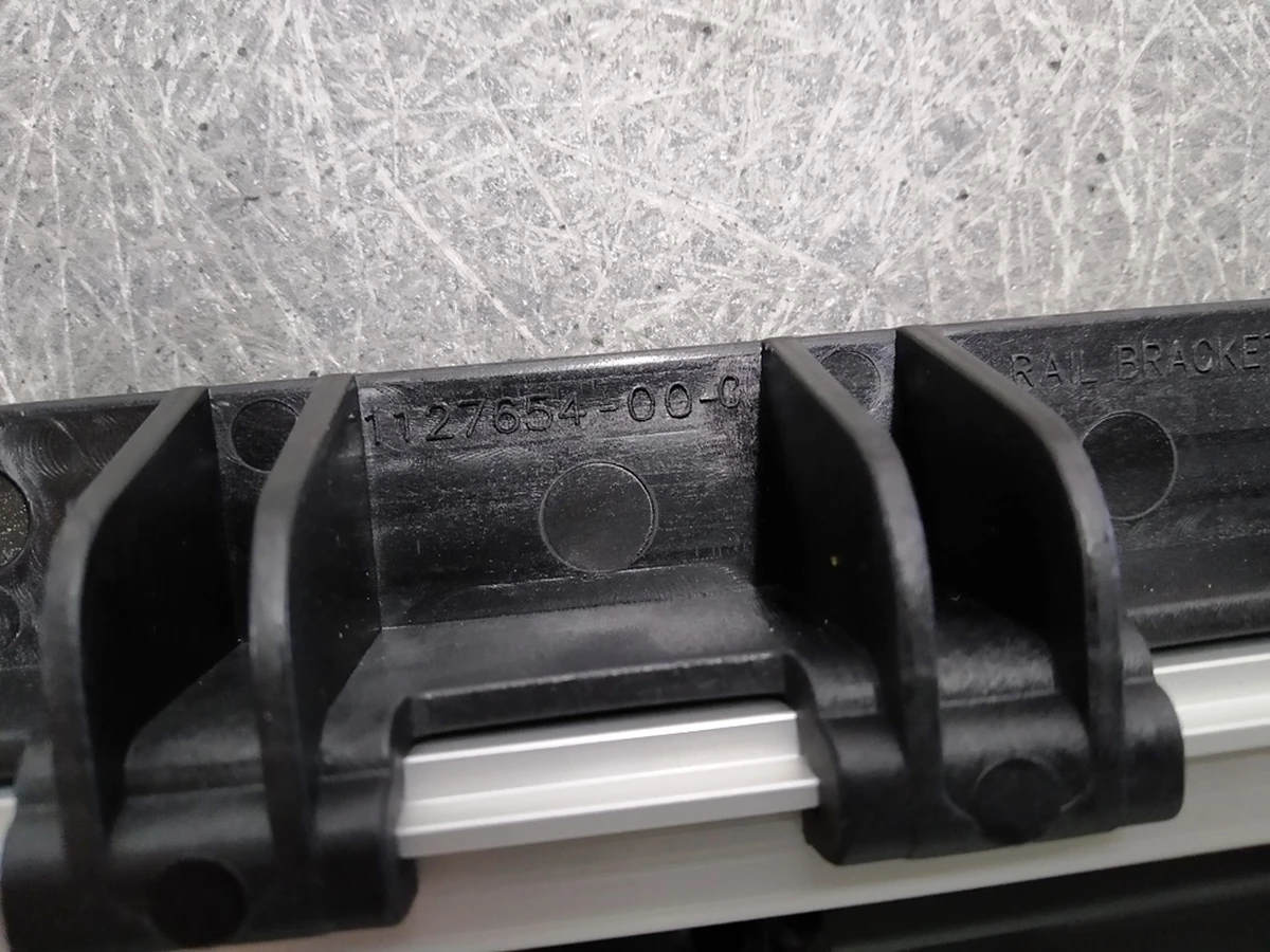 4 Панель пола 2-го ряда сидений задняя с направляющими в сборе (7 мест) Tesla model X 1128545-00-E