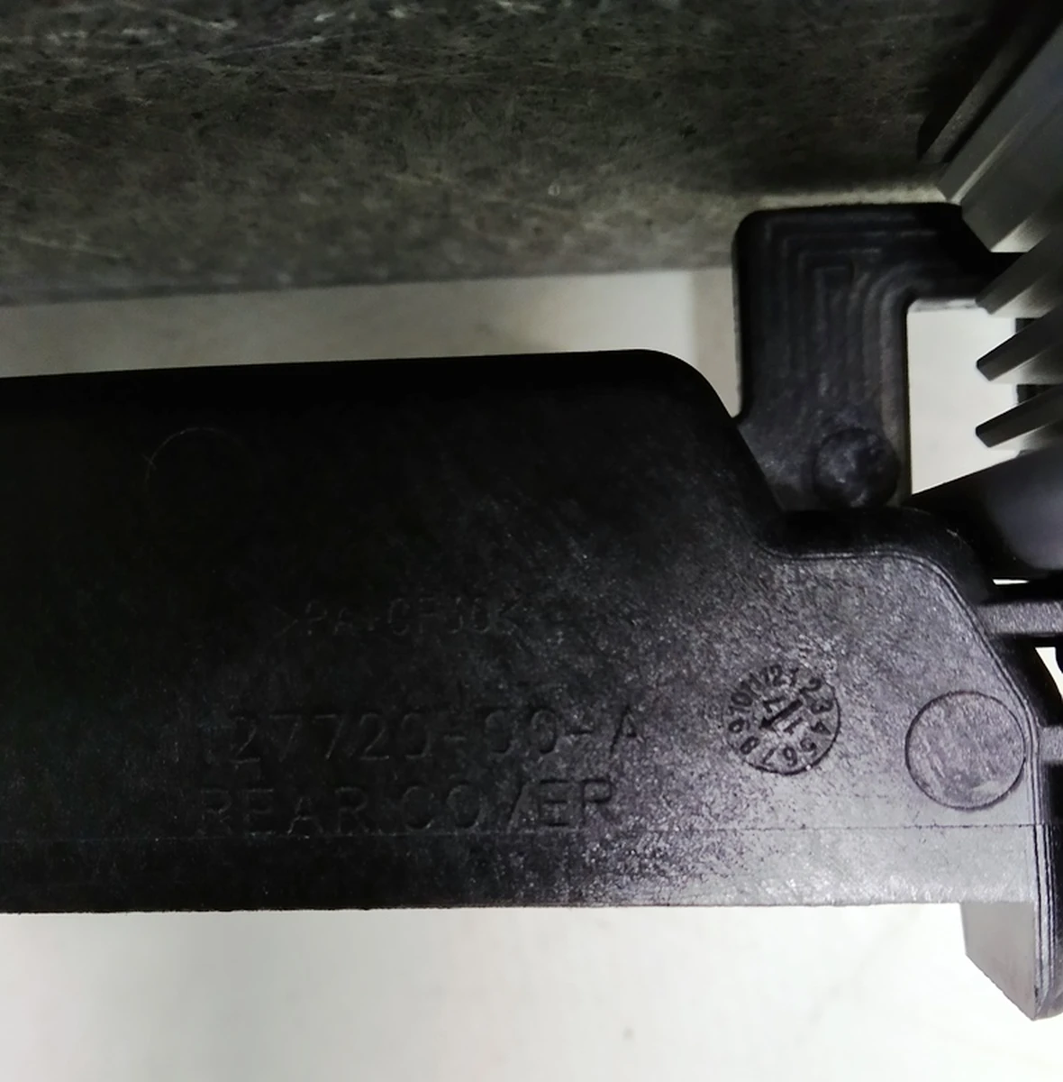 4 Панель пола 2-го ряда сидений задняя с направляющими в сборе (7 мест) Tesla model X 1128545-00-E