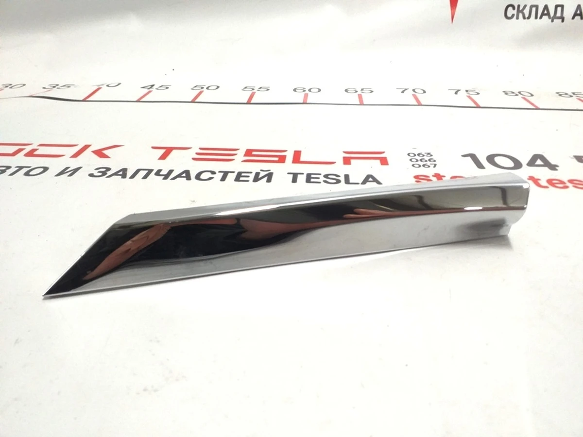 1 Накладка хром нижняя форточки стойка А левая Tesla model X 1128871-00-G