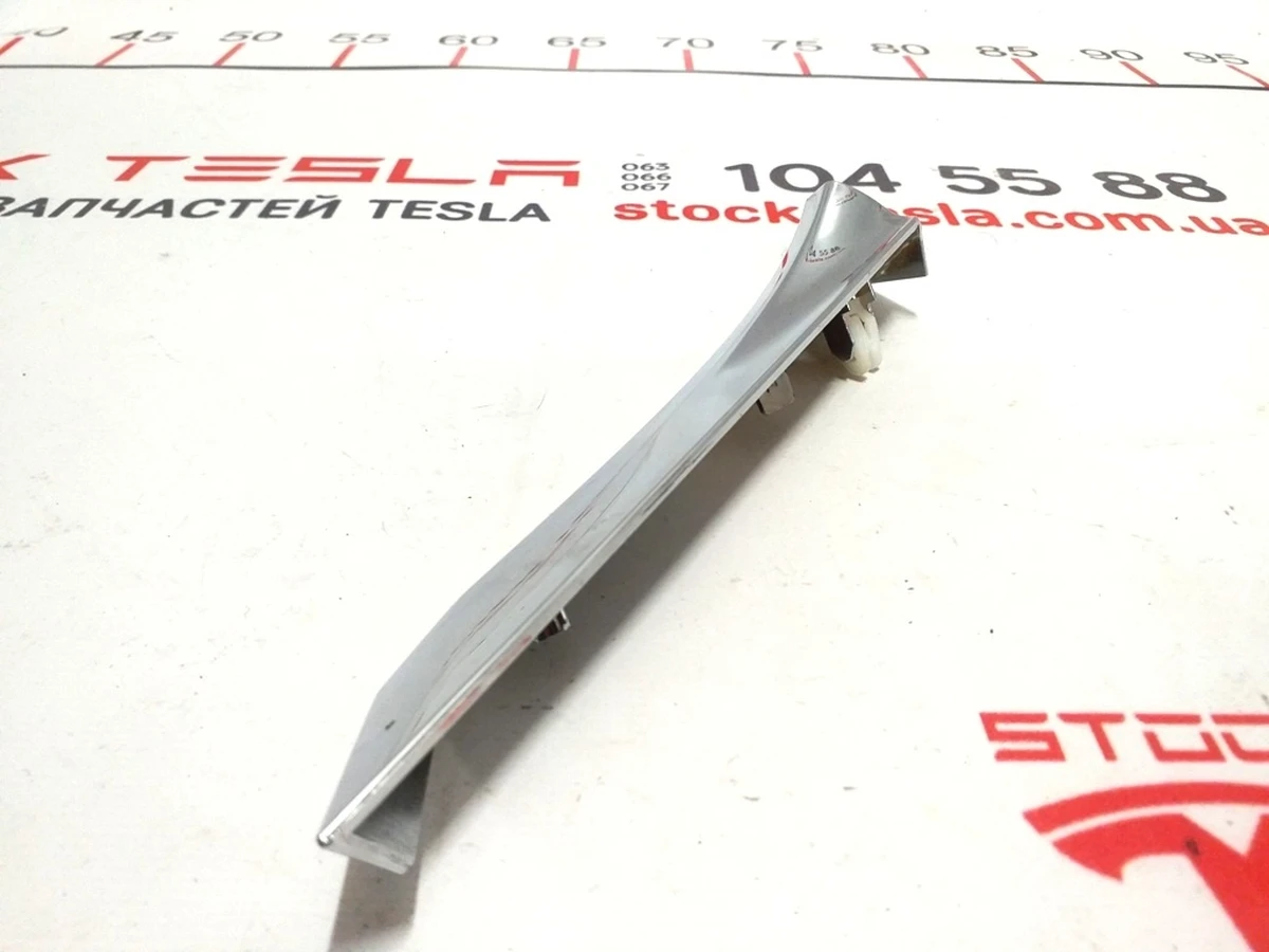 1 Накладка хром нижняя форточки стойка А левая Tesla model X 1128871-00-G