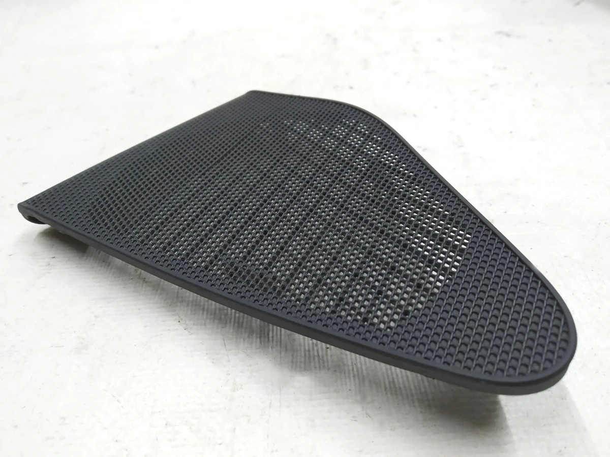 14 Декоративна накладка динаміка задніх правих дверей Tesla model 3 1090411-01-H