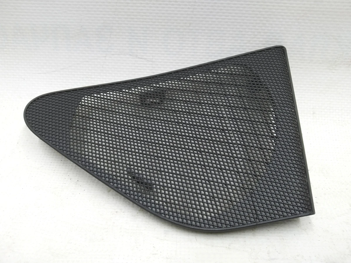 14 Декоративна накладка динаміка задніх правих дверей Tesla model 3 1090411-01-H