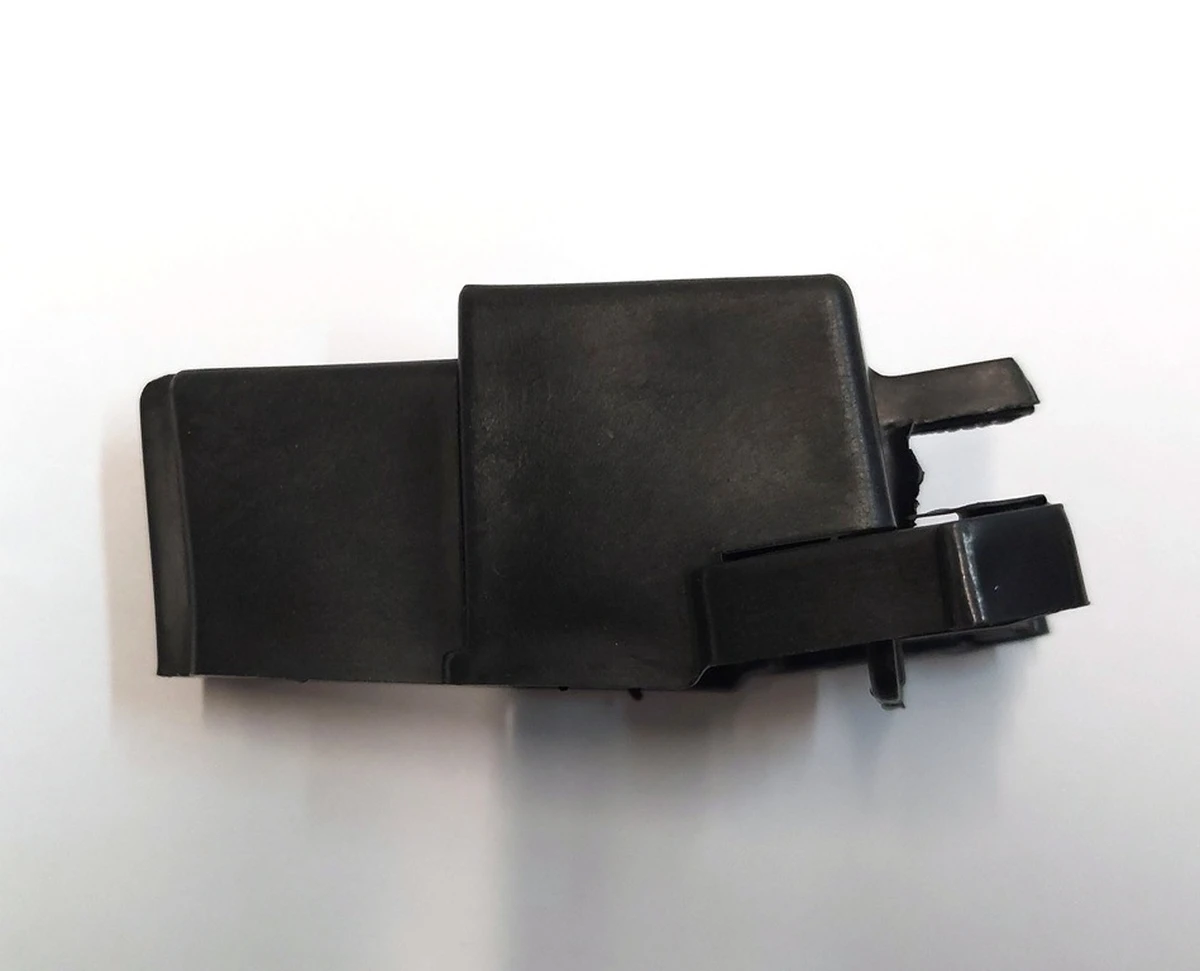 14 Крепеж бокса подкапотного (ванны) левый правый Tesla model 3 1131205-00-C