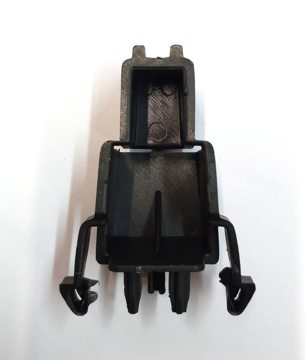 14 Крепеж бокса подкапотного (ванны) левый правый Tesla model 3 1131205-00-C