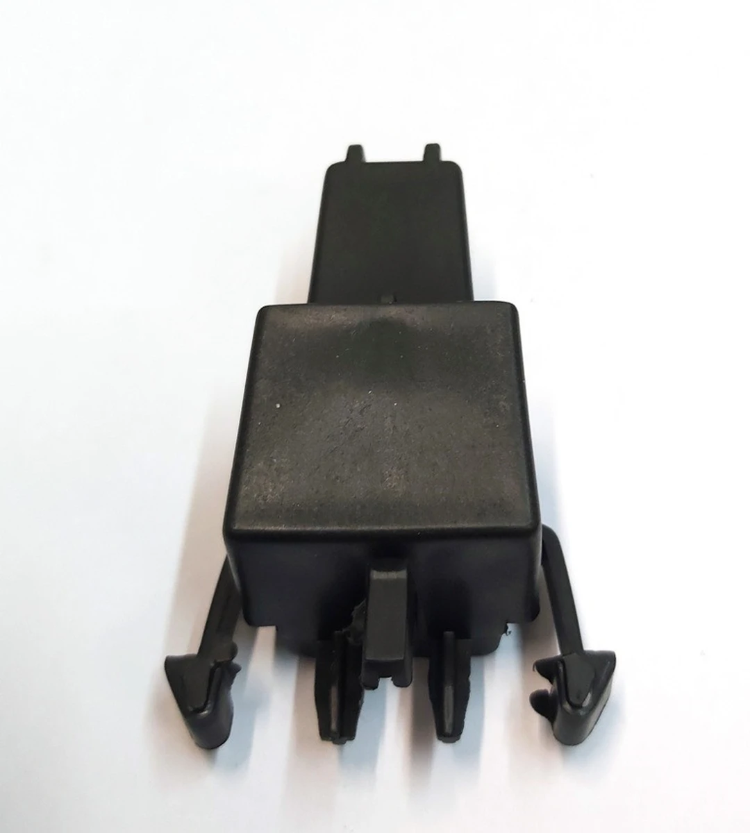 14 Крепеж бокса подкапотного (ванны) левый правый Tesla model 3 1131205-00-C