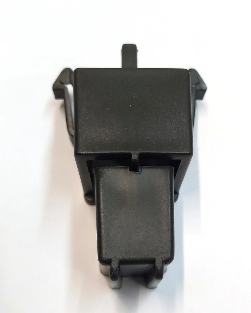 14 Крепеж бокса подкапотного (ванны) левый правый Tesla model 3 1131205-00-C