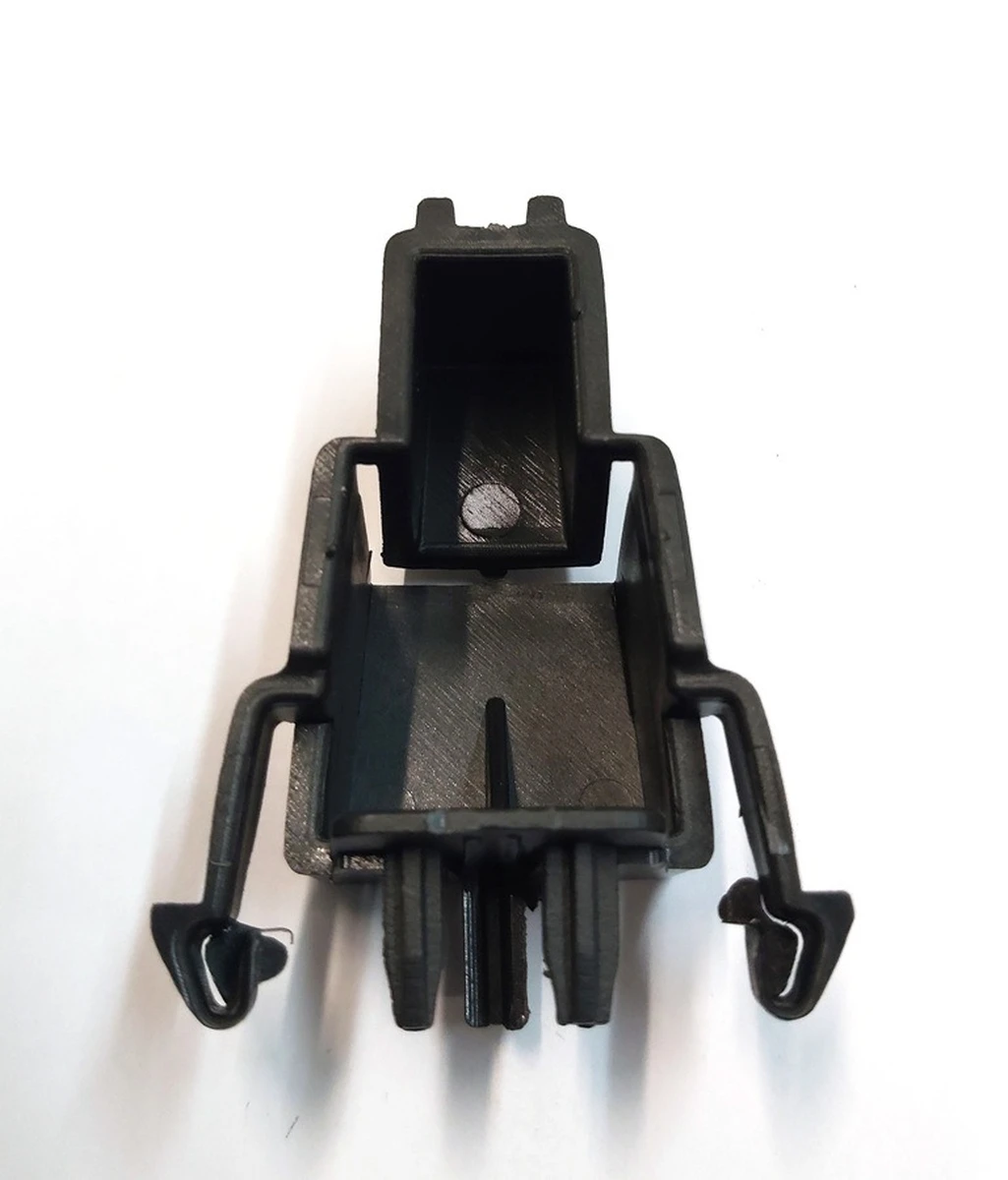 14 Крепеж бокса подкапотного (ванны) левый правый Tesla model 3 1131205-00-C