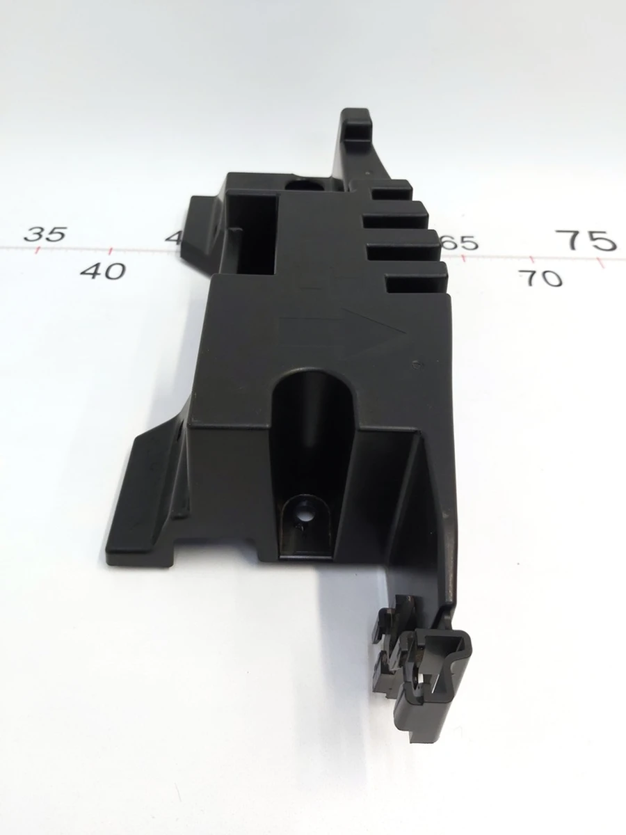 Кронштейн панель статі 2-го ряду сидінь ліва (7 місць) Tesla Model X 1132786-00-A