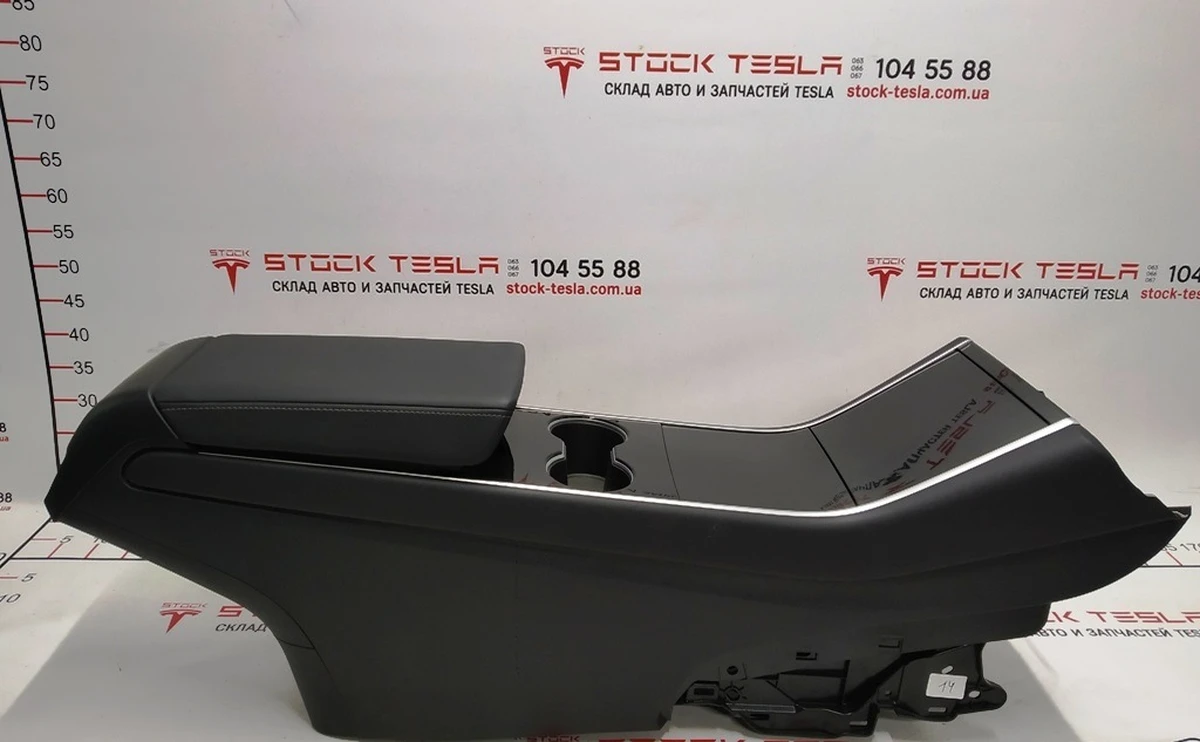 1 Центральна консоль у зборі PREMIUM підлокітник Black підстаканник Plastic Black без гумових килимків Tesla model 3, model Y 1087900-00-E