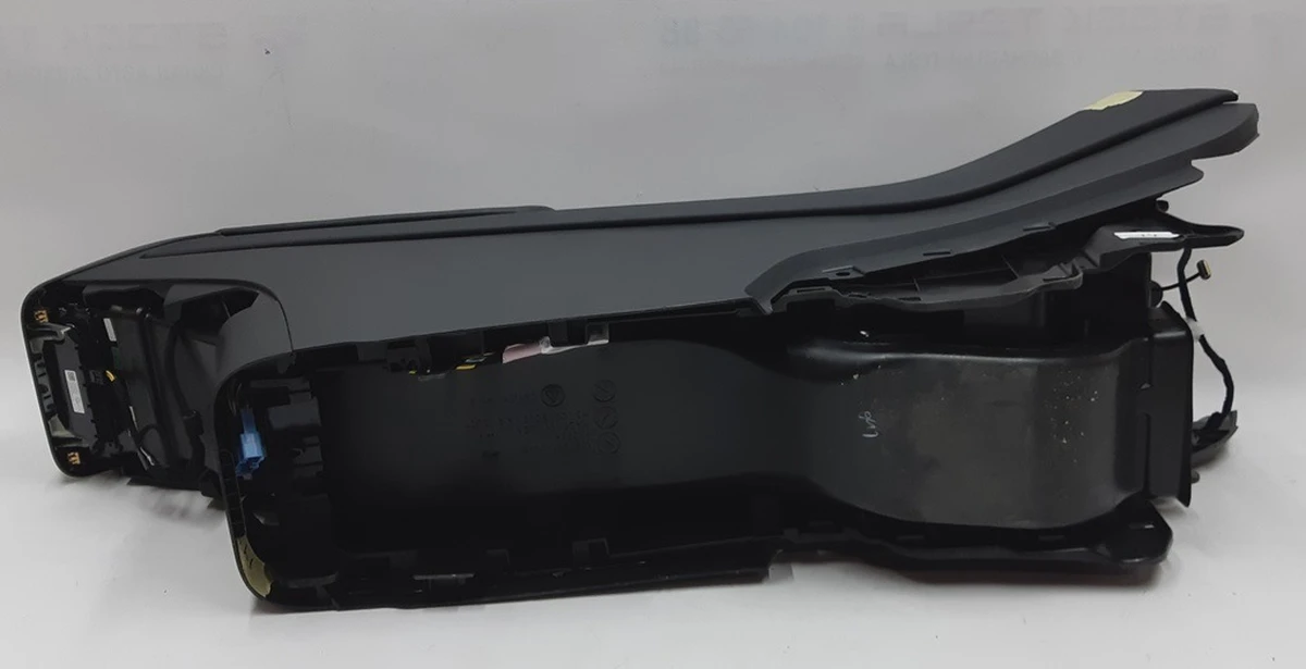 1 Центральна консоль підлокітник Black підсклянник Plastic Black без задньої верхньої кришки та килимка для телефонів Tesla model 3 1087900-00-E