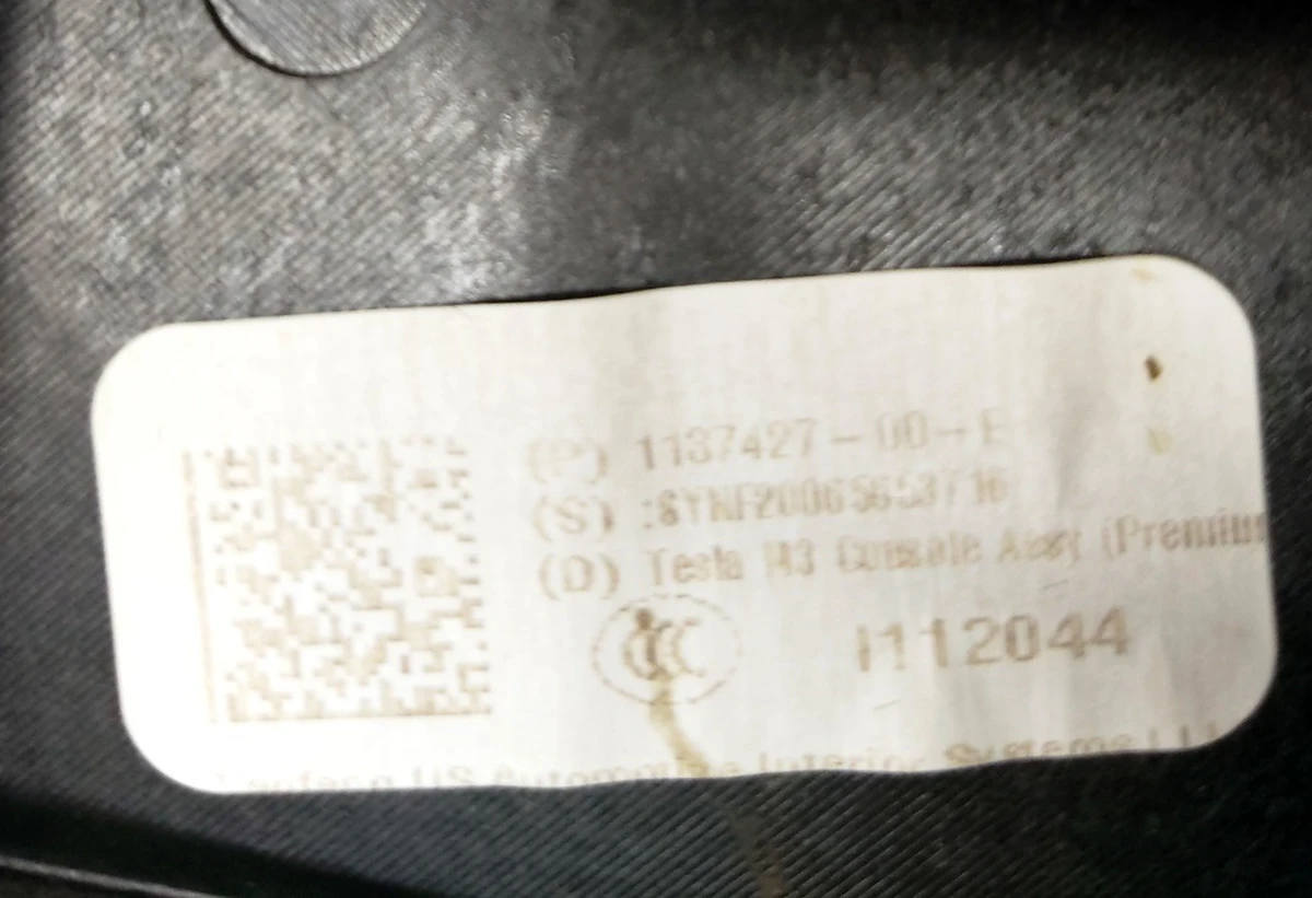 1 Center Console Armrest Black Cup Holder Plastic Black without Rear Top Cover and Mat for Tesla model 3 phones 1087900-00-E