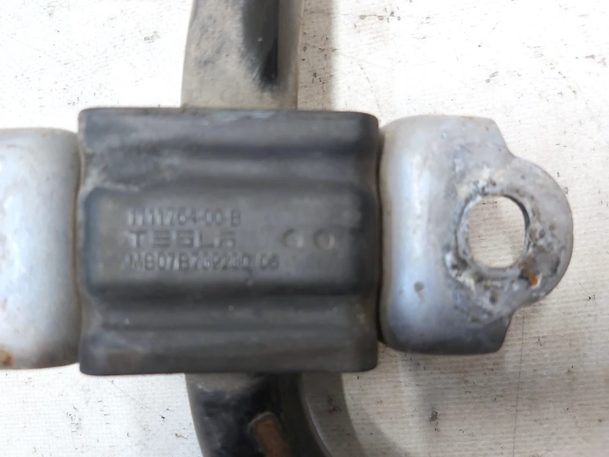 1 Стабілізатор передній 28 мм в зборі з кронштейнами кріплення (скобами) Tesla Model 3 1144387-00-A