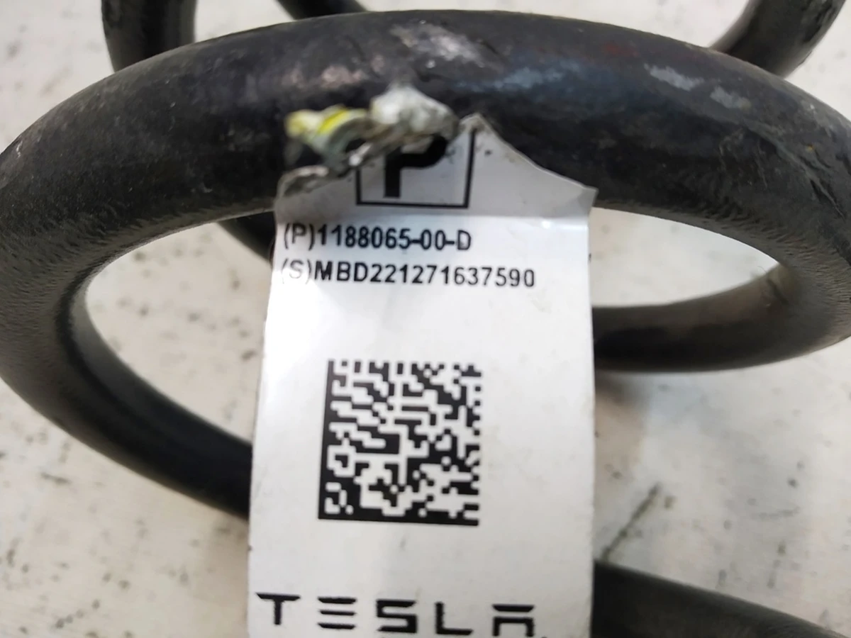 1 Пружина передня права Е3 DM AWD PERFORMANCE Tesla Model Y 1188376