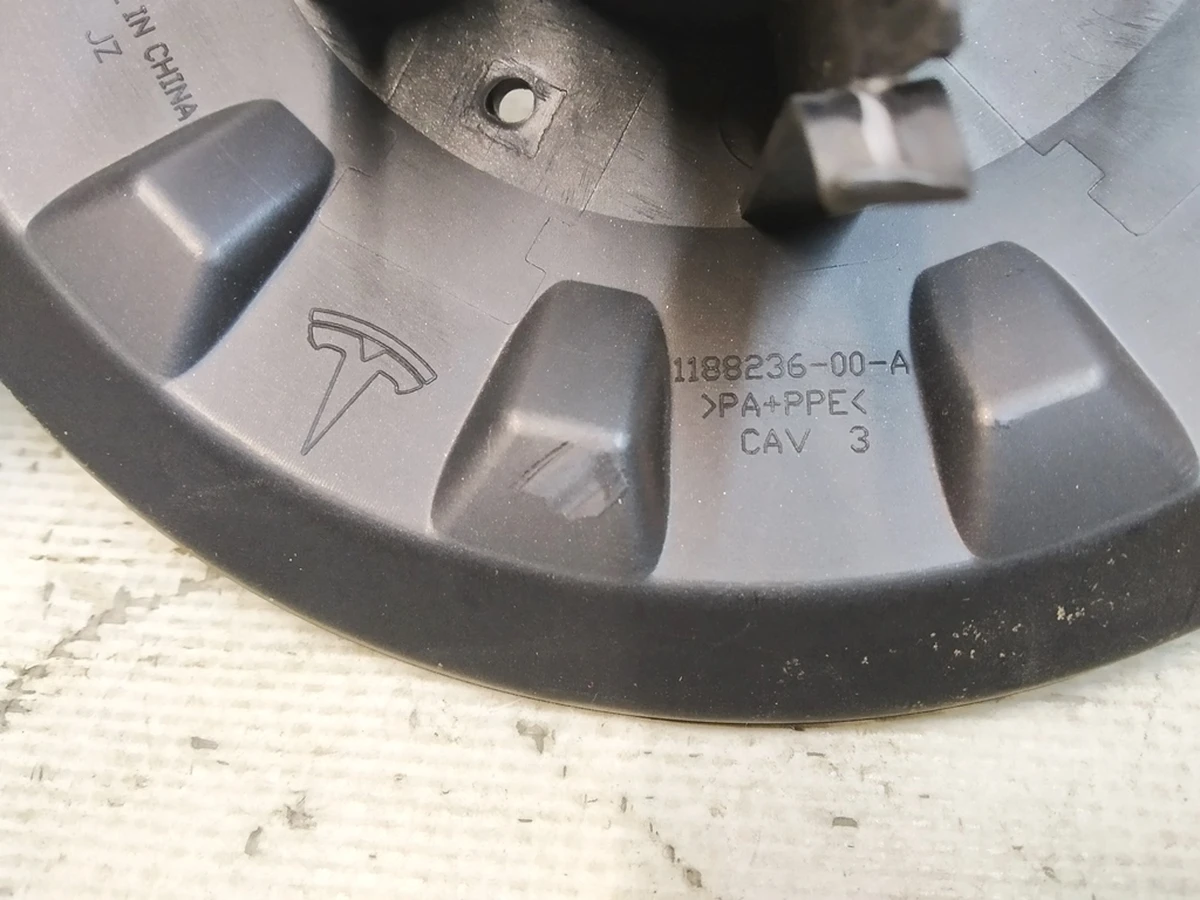 8 Ковпачок центральний колісного диска 21 дюйм (GREY) (пошкодження) Tesla model 3, model Y 1188236-00-A