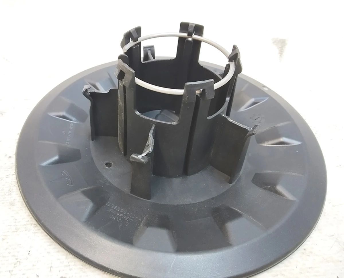 8 Ковпачок центральний колісного диска 21 дюйм (GREY) (пошкодження) Tesla model 3, model Y 1188236-00-A