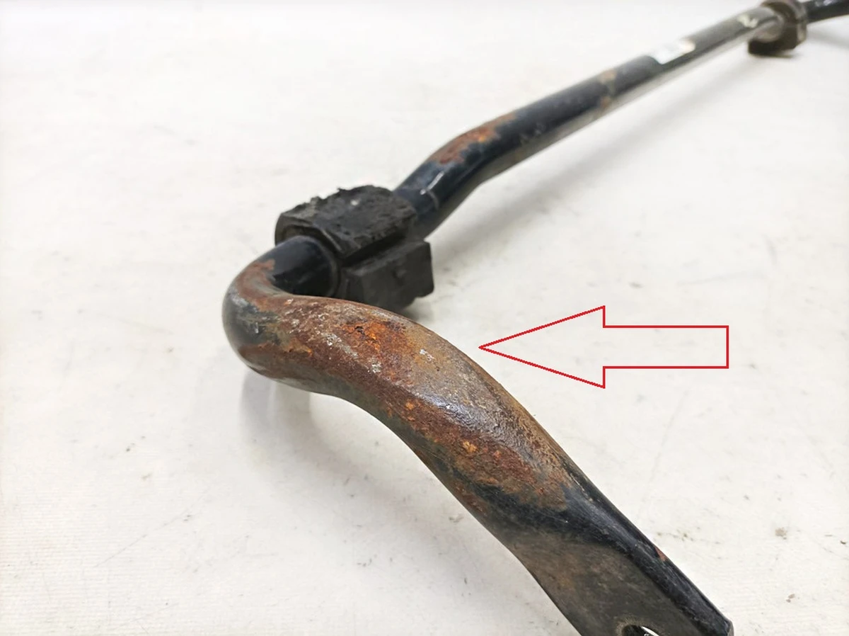 1 Front stabiliser 31 mm 4,7 mm with damage Tesla Model Y 1188386-00-A