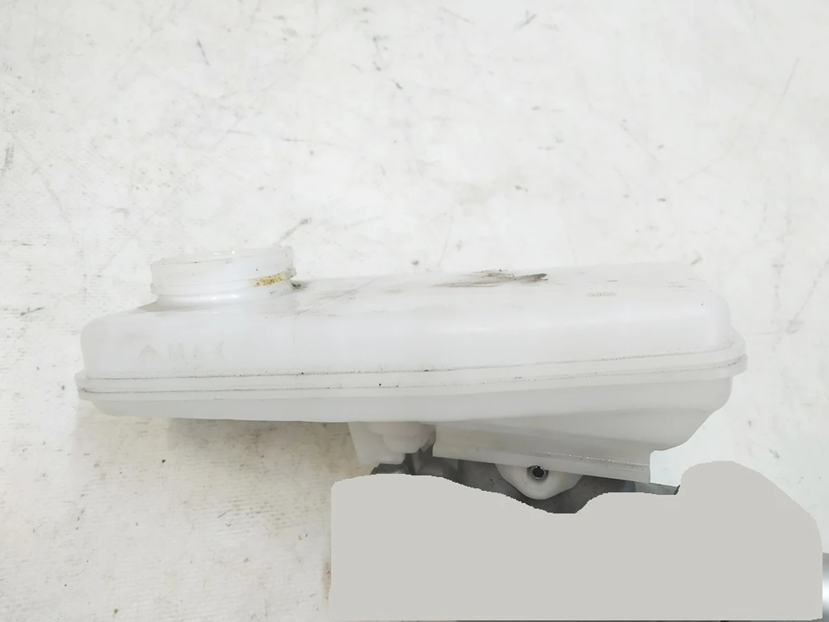 2 Расширительный бачок тормозной системы BOOSTER Tesla mode Y 1188673-00-A