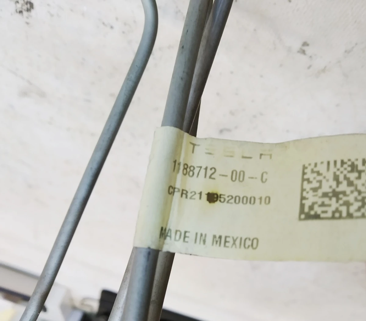 4 Тормозные трубки передней магистрали комплект (поврежденные) Tesla mode Y 1188712-00-C