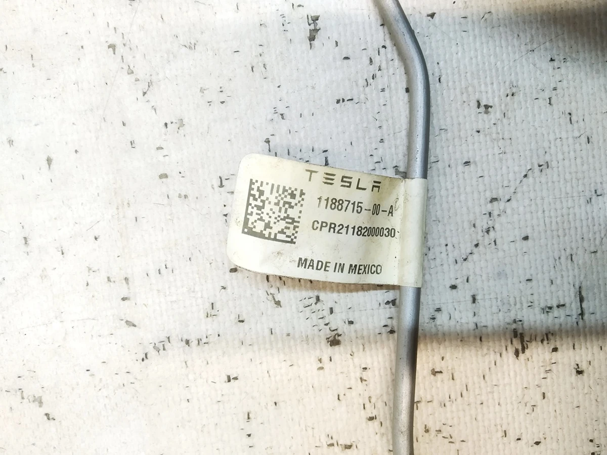 1 Гальмівна трубка задня права AWD Tesla model Y 1188715-00-A