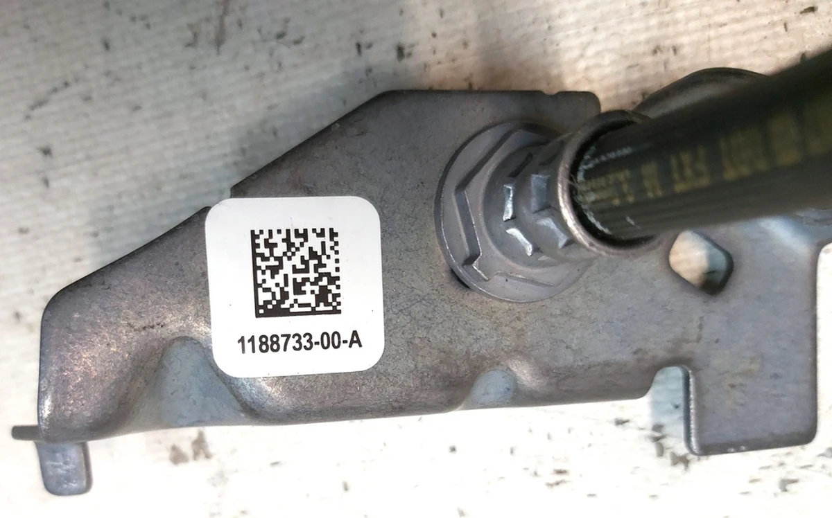 3 HOSE COMP LEFT HAND,RR BRAKE, PERF assembly Tesla model Y 1188733-00-A