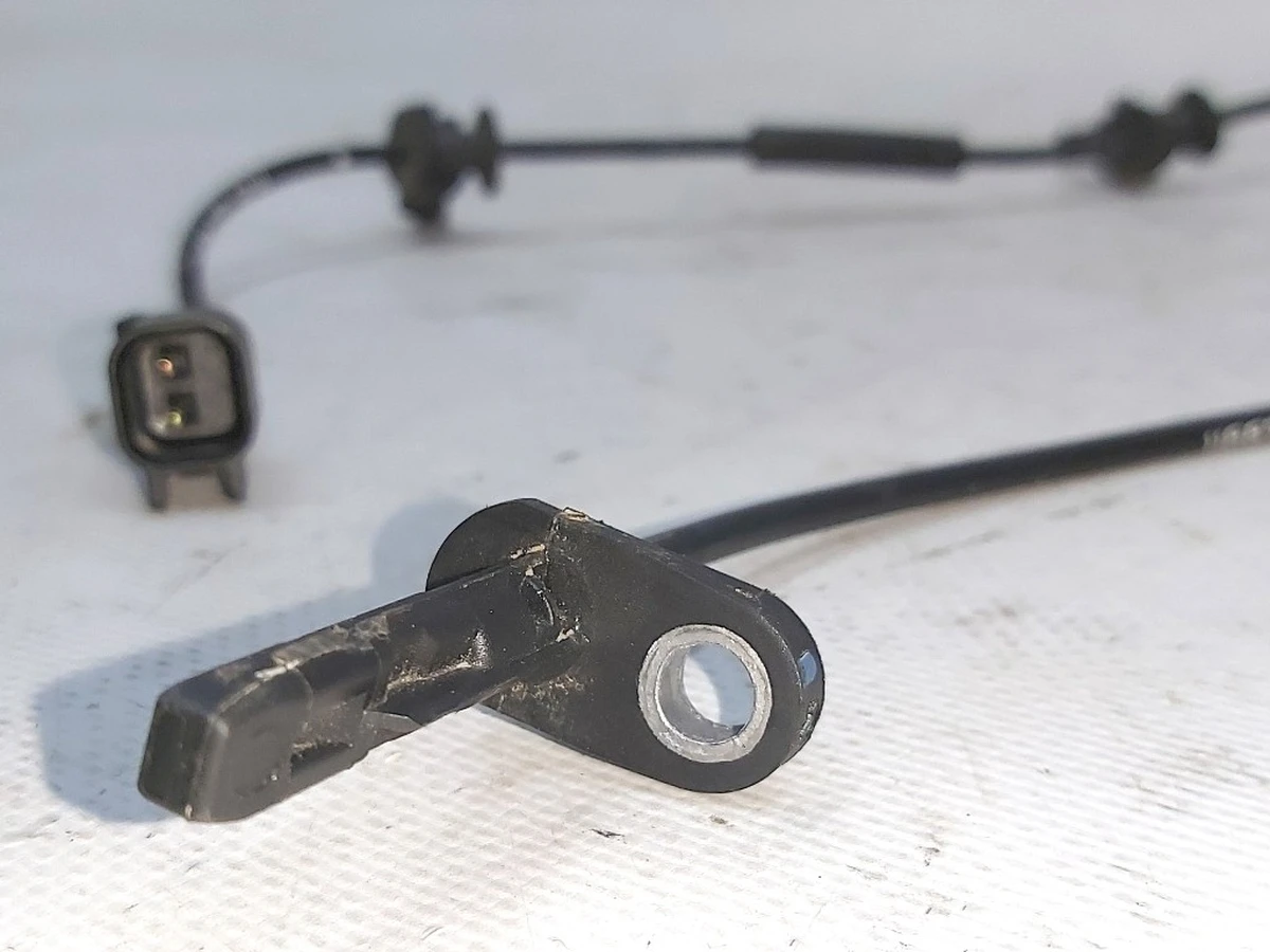 1 Датчик ABS передний левый правый Tesla Model 3, Model 3 Jan 2024, Model Y 1044761-00-D