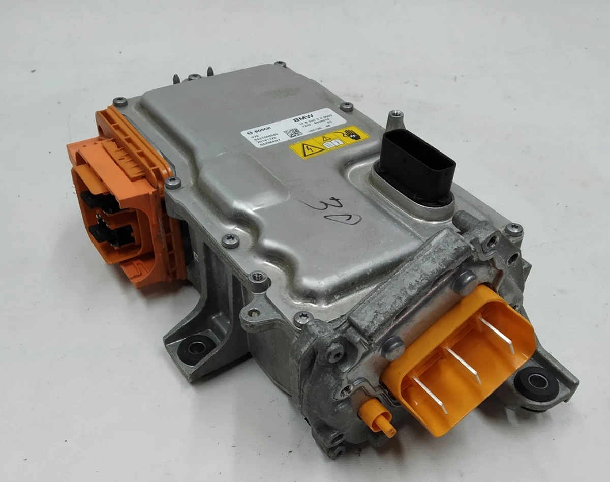 The control unit for charging the battery from the generator high-voltage REME BMW i3 12328638514