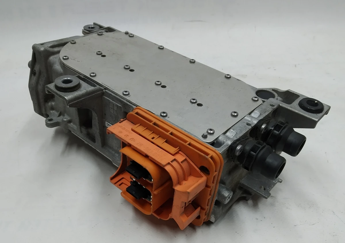 The control unit for charging the battery from the generator high-voltage REME BMW i3 12328638514