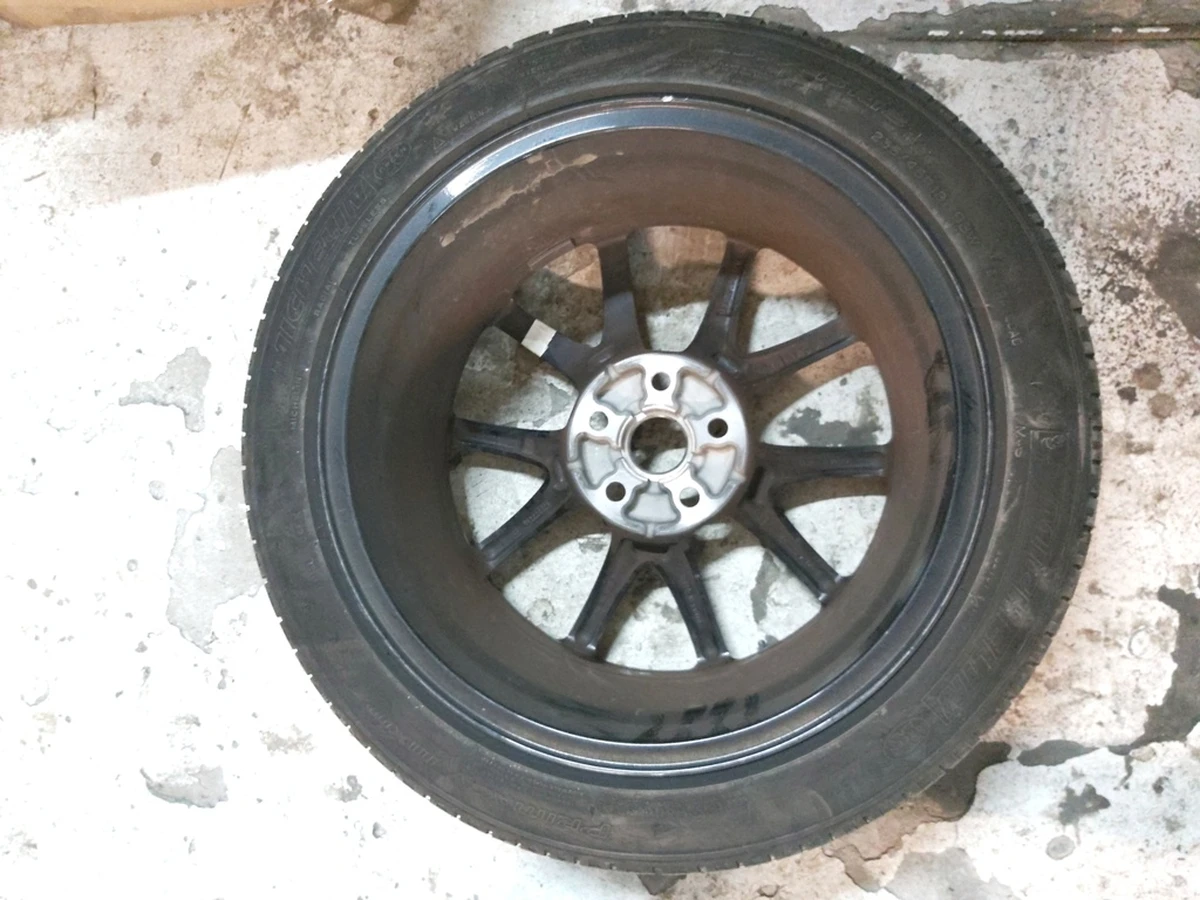 Колесо в зборі з ушкодженням (диск 18X8.5J AERO шина Michelin Primacy 235/45 R18 3,87 мм) Tesla model 3 1234221-00-Z