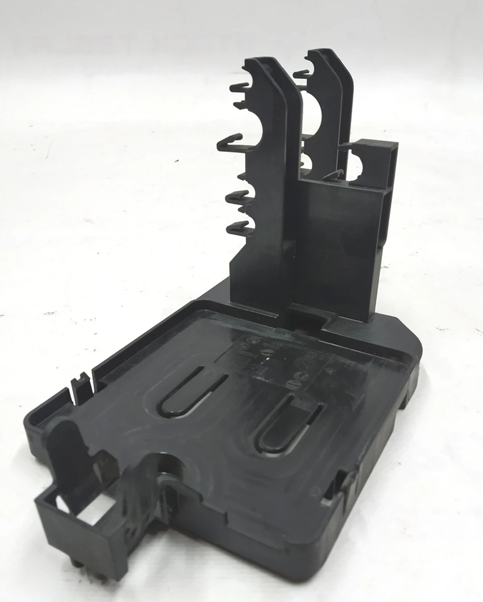 Bracket for mounting the 12V DC power supply module of the engine and generator BMW i3 12907625410