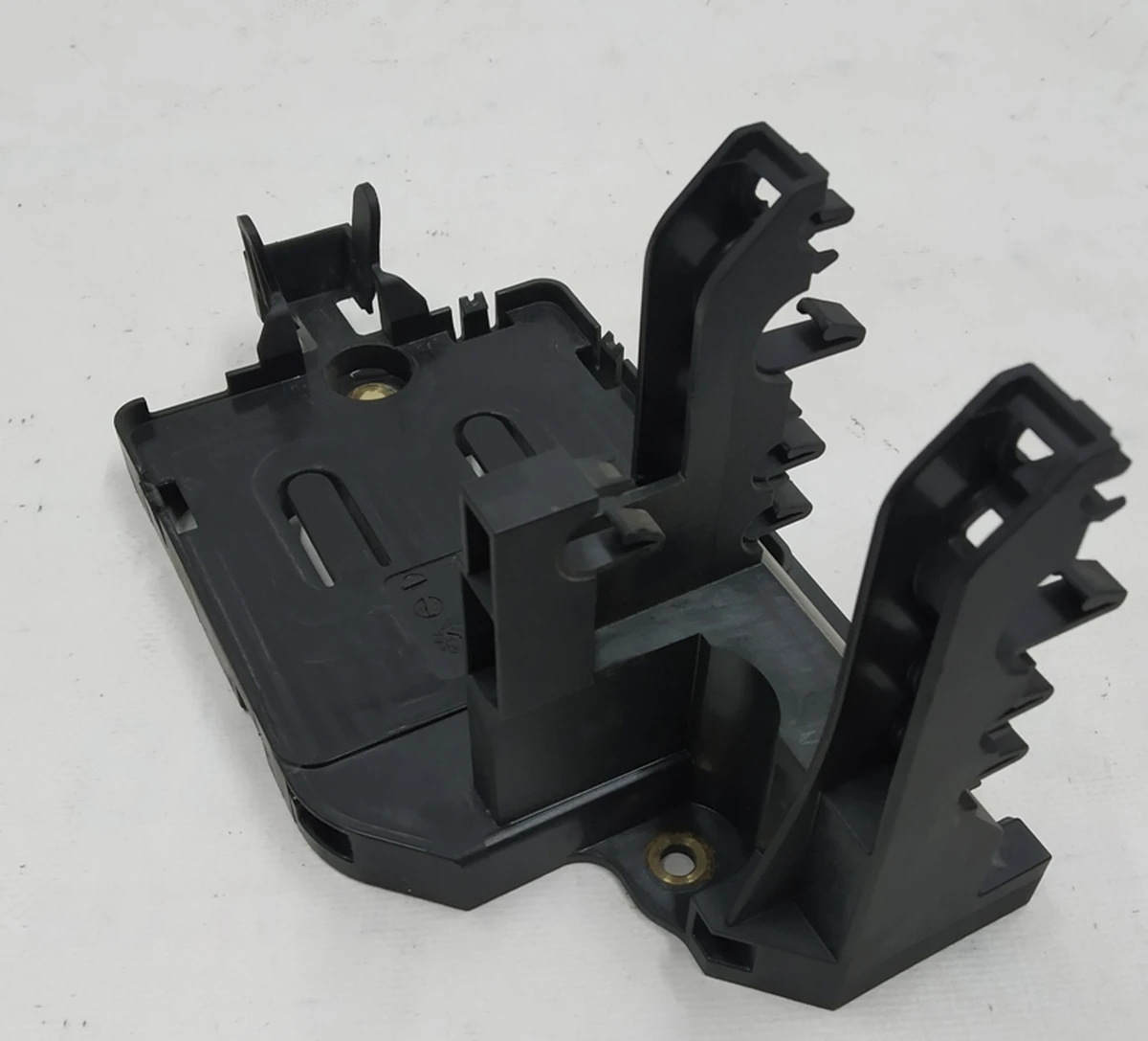Bracket for mounting the 12V DC power supply module of the engine and generator BMW i3 12907625410
