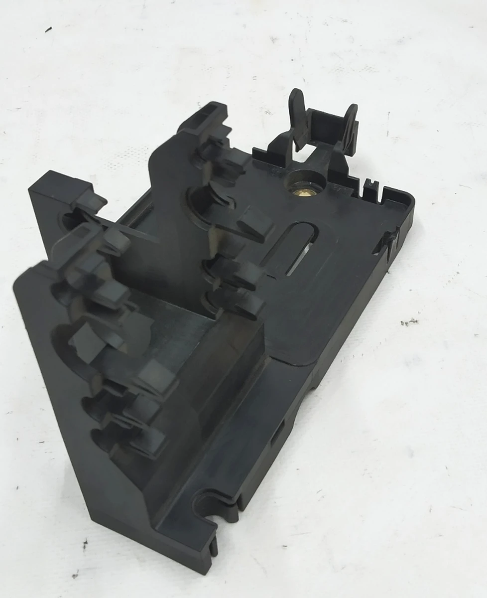 Bracket for mounting the 12V DC power supply module of the engine and generator BMW i3 12907625410