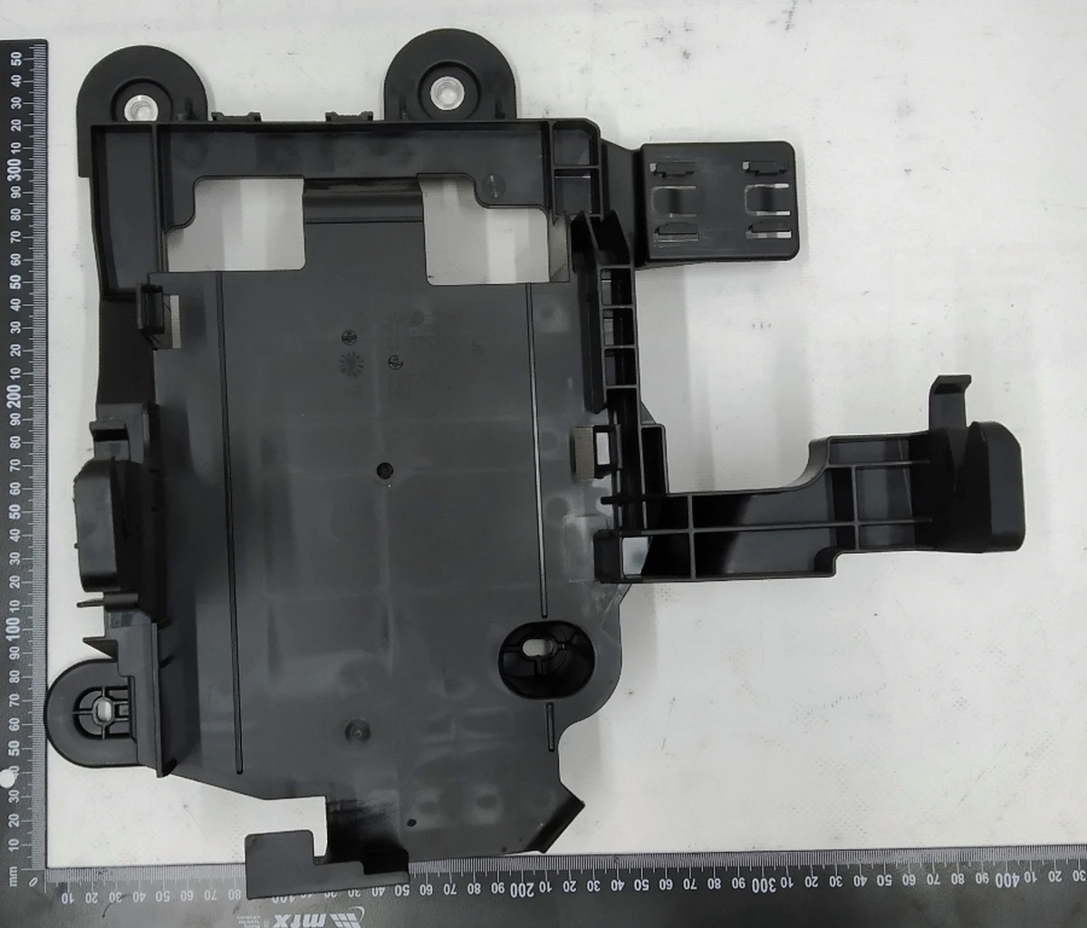 Кронштейн крепления боди контроллера BMW i3 61139265643
