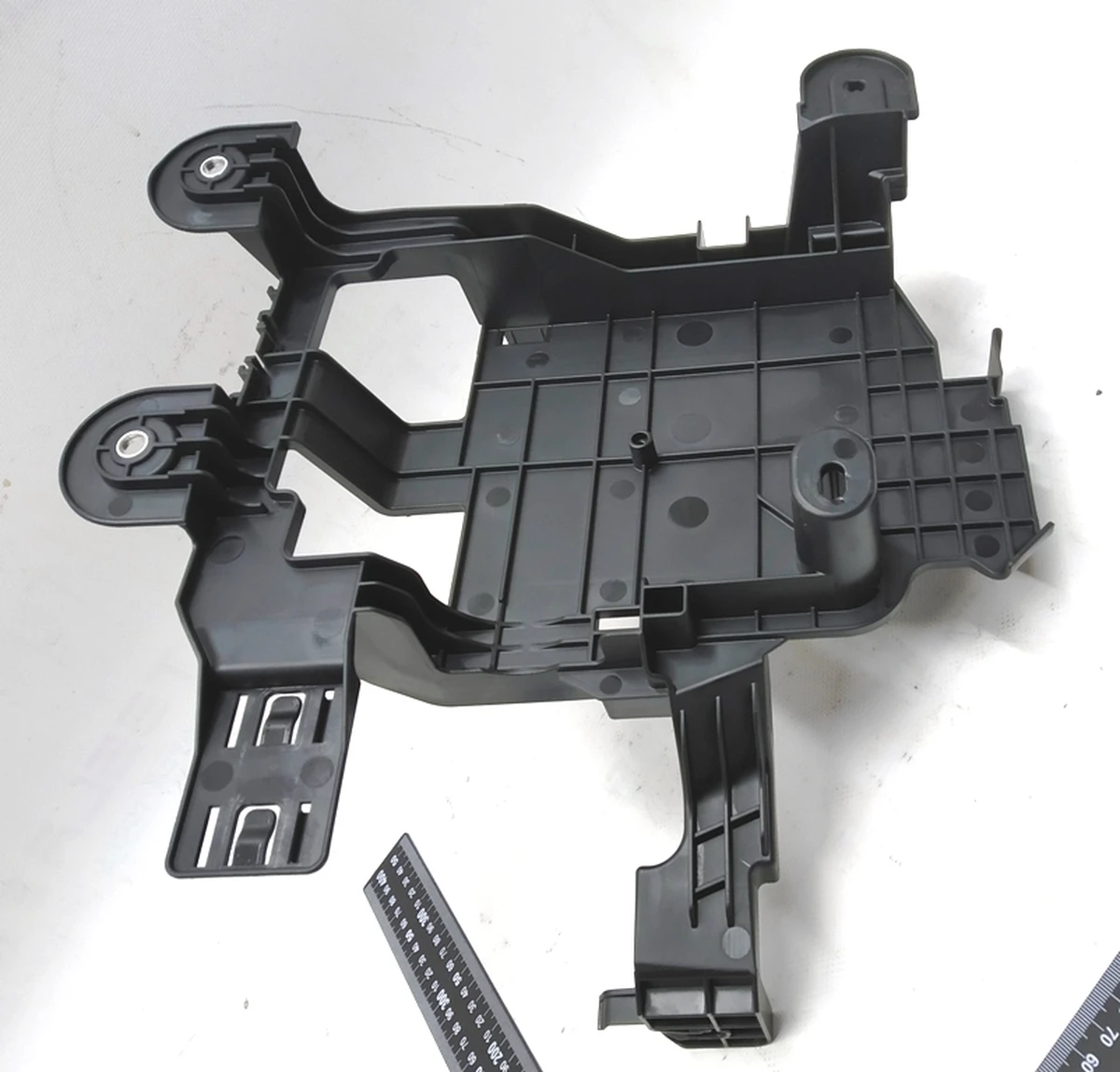 Кронштейн крепления боди контроллера BMW i3 61139265643