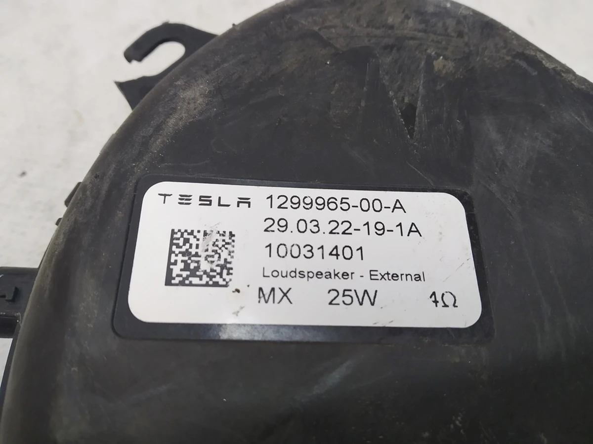 12 Динамик шумогенератор для пешеходов Tesla Model S Feb 2021, Model X Mar 2021, Model 3, Model 3 Jan 2024, Model Y 1299965-00-A