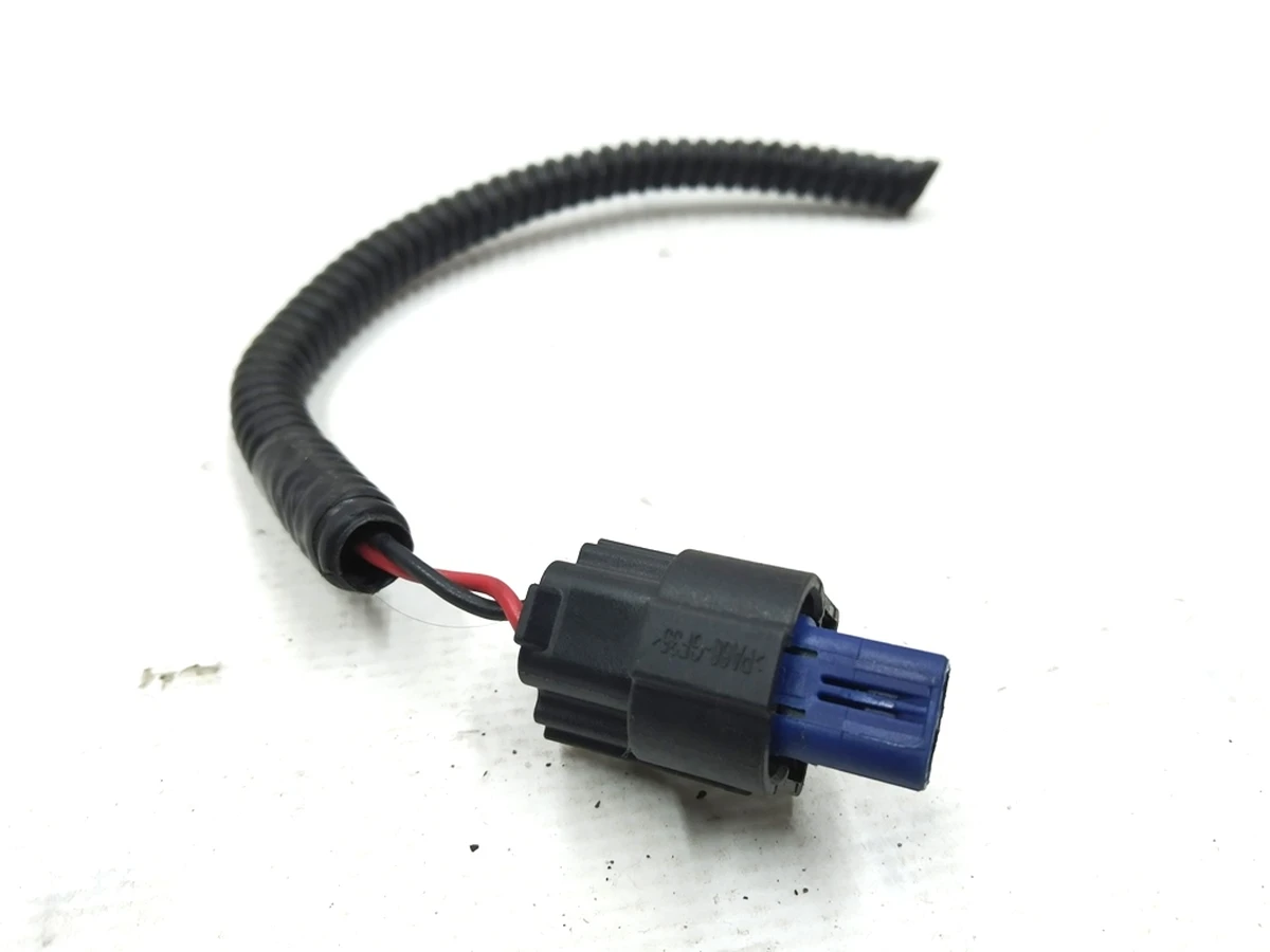 Разъём (фишка) антенны бесключевого доступа 13973607 x491F/x492F/x495F/2pin Tesla model X 2072447-00-A