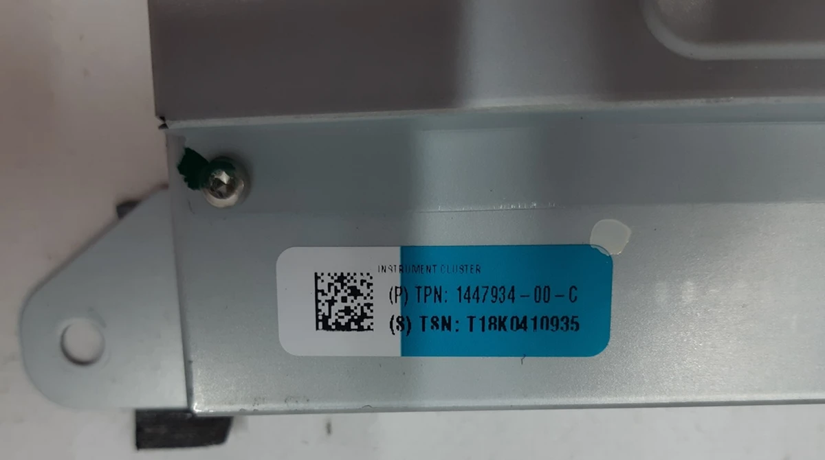 1 Щиток приборов вспомогательный монитор INTEL Tesla model X, model S REST 1447934-00-E