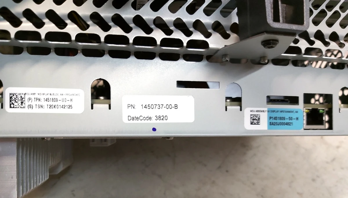 1 Главный блок управления (MCU) INTEL в сборе повреждение рамки Tesla model S, model S REST, model X 1451809-S0-H