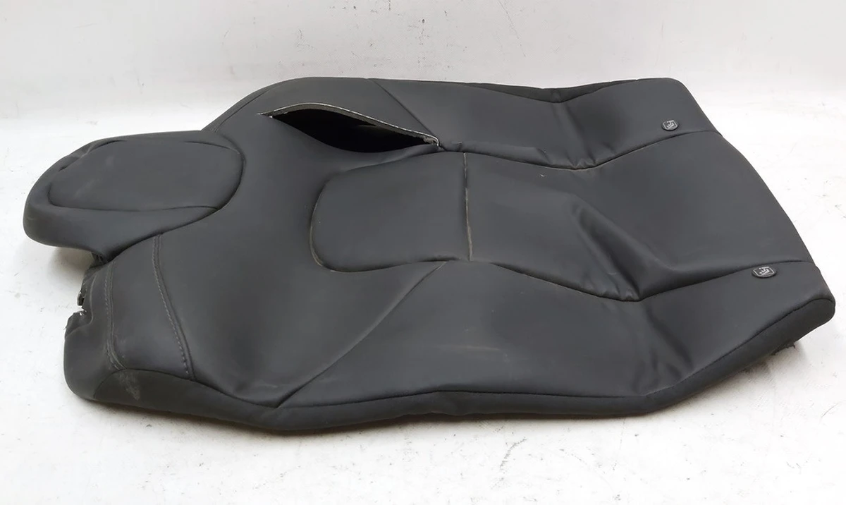 1 Обшивка спинки сиденья 2-го ряда PUR BLACK правый с повреждением Tesla model 3 1452689-01-B