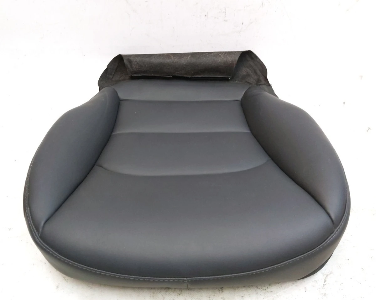 8 Обшивка нижньої частини водійського сидіння з підігрівом PREM PUR BLK Tesla model 3, model Y 1452871-91-E