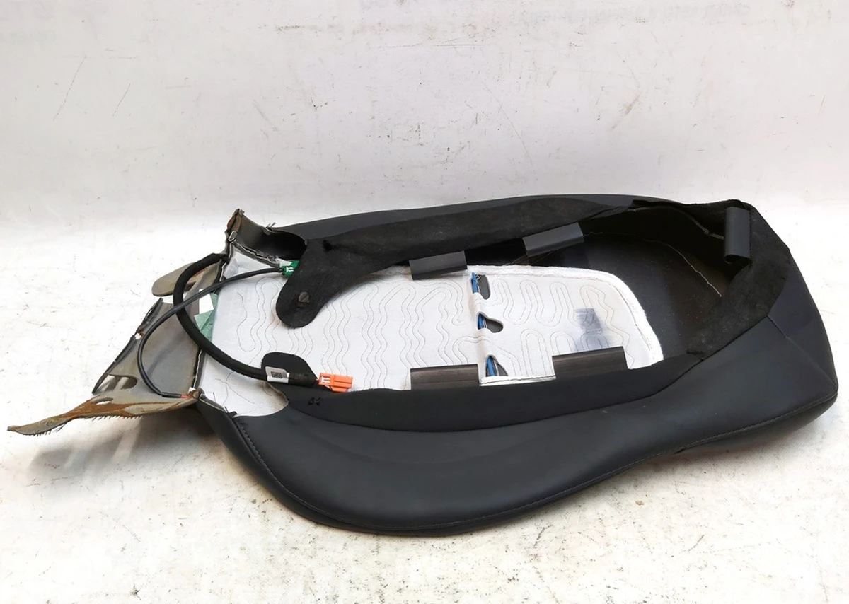 14 Обшивка спинки пассажирского сиденья с подогревом PREM PUR BLK Tesla model 3, model Y 1920673-01-A